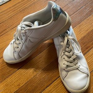 Preowned NIKE court royale. In good shape.